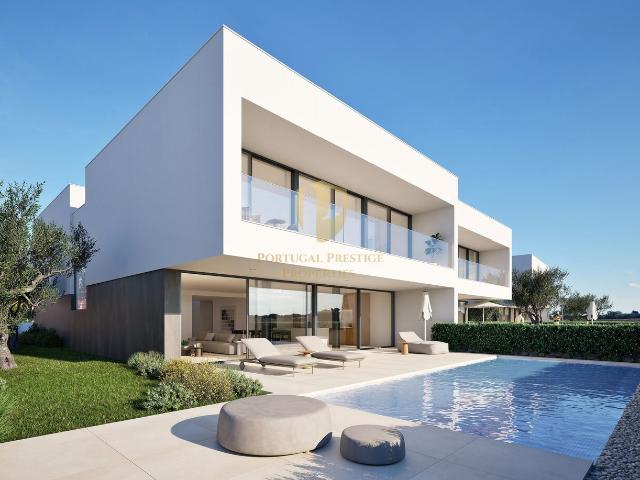 Moradia Isolada V4 com Piscina O Refúgio de Luxo que Você Merece em Lagos