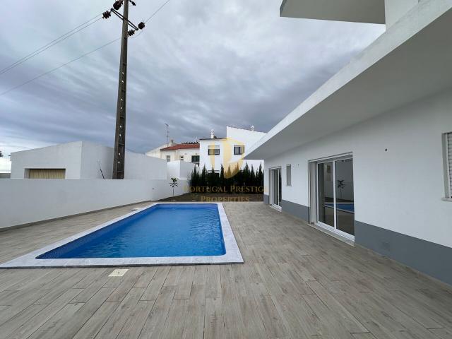 Moradia Isolda com 4 suites Altura