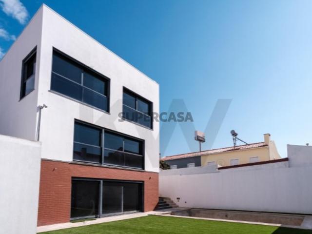 Moradia Luxuosa T5 com Elevador e Piscina Tires