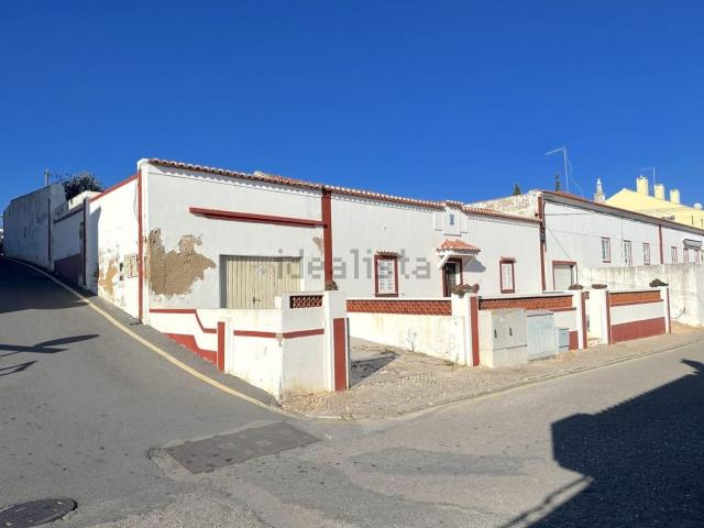 Moradia, Lagoa e Carvoeiro