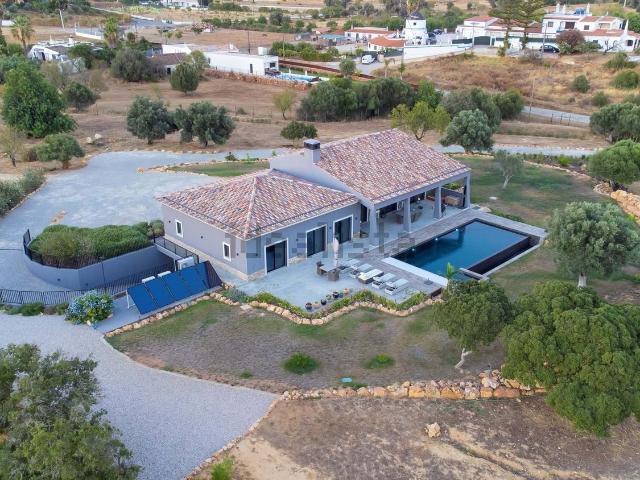 Moradia, Lagoa e Carvoeiro