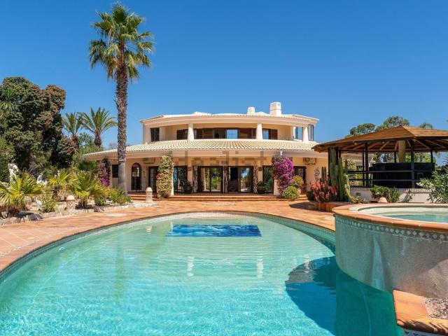 Moradia, Lagoa e Carvoeiro