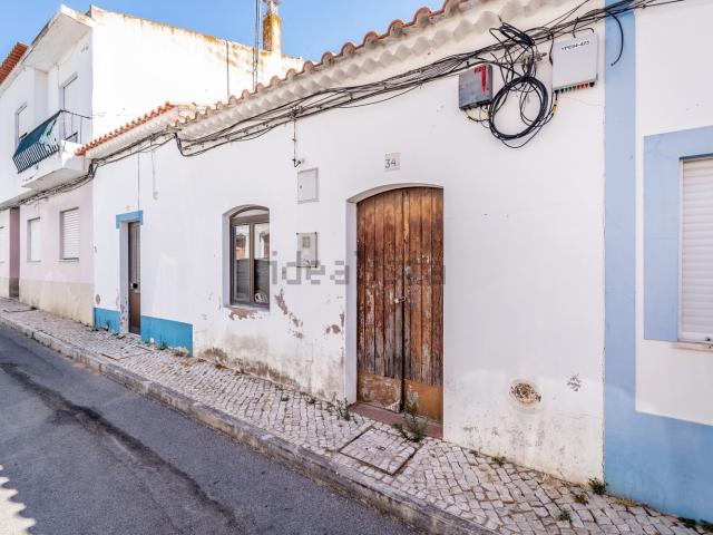 Moradia, Lagoa e Carvoeiro