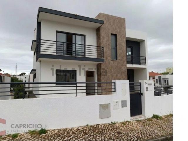 Moradia, Laranjeiro e Feijó