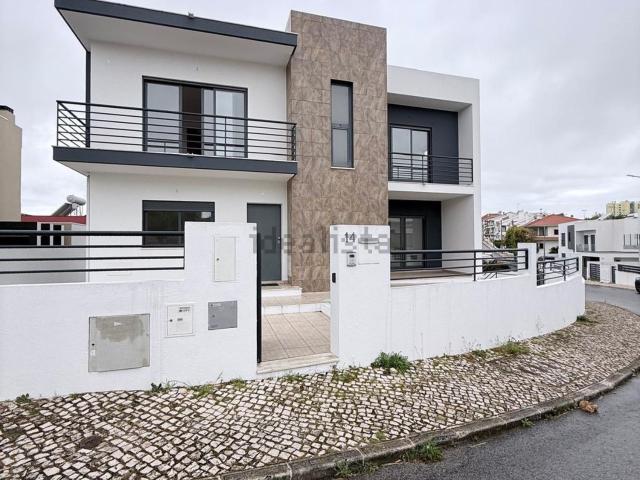 Moradia, Laranjeiro e Feijó