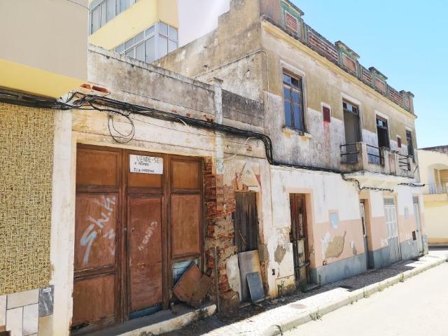 Moradia localizada junto à zona comercial de Portimão. 0m² Portimão