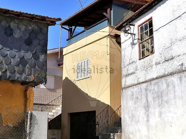 Moradia, Loivos da Ribeira e Tresouras