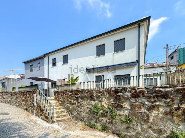 Moradia, Lomar e Arcos