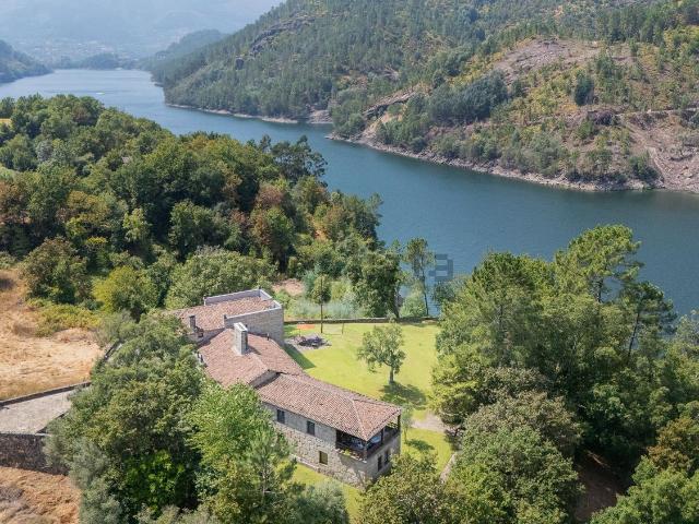 Moradia, Louredo