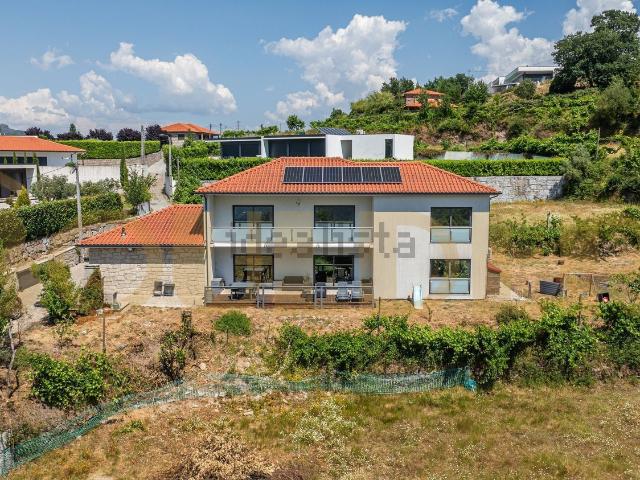 Moradia, Louredo
