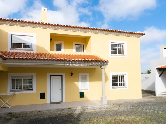 Moradia, Lourinhã e Atalaia