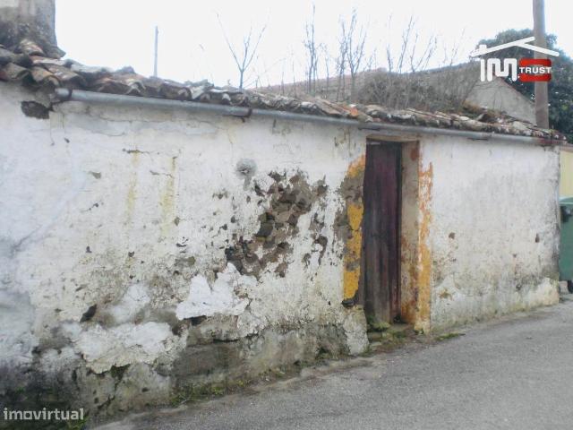Moradia p/ Recuperao Em Sesmarias | Centro | Junto a praias flu.