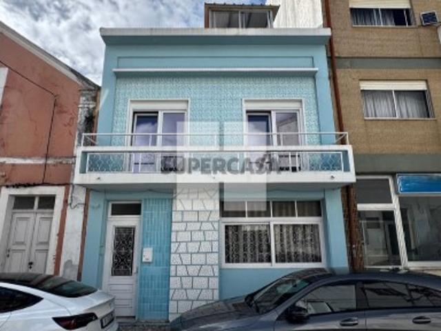Moradia p/ Restaurar na Cidade
