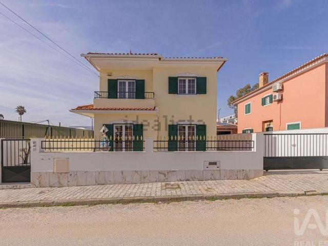 Moradia, Palhais e Coina