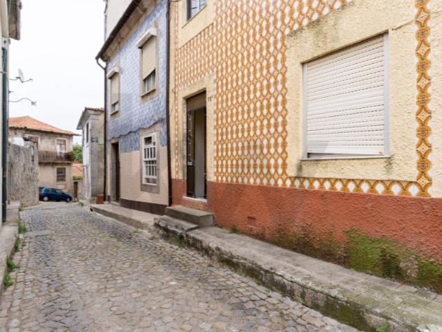 Moradia para reabilitação com projeto aprovado na Foz Velha