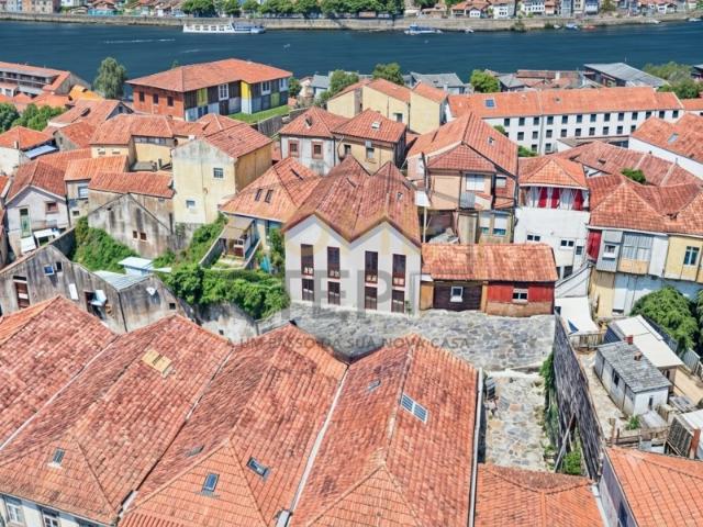 Moradia para reabilitação no Cais De Gaia, Vila Nova de Gaia