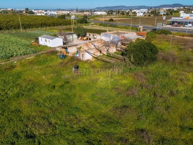 Moradia para reabilitar | Terreno 19.147m2 | Faro | Algarve