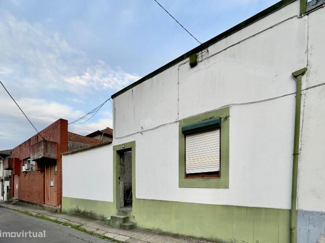 Moradia para Reabilitar com Excelente Potencial
