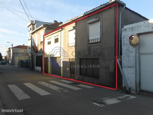 Moradia para reabilitar em Oliveira do Douro