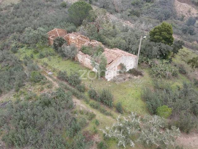 Moradia para reconstrução com PIP aprovado, em S.M. da Serra