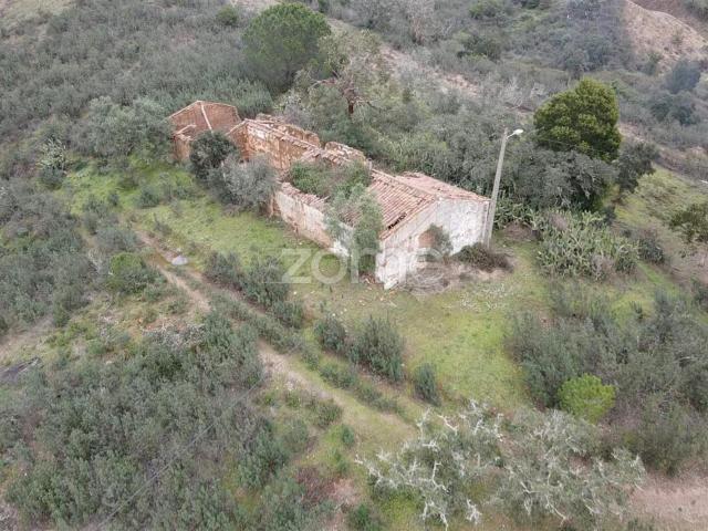 Moradia para reconstrução com Pip aprovado, em São Marcos da. 180m² São Marcos Da Serra