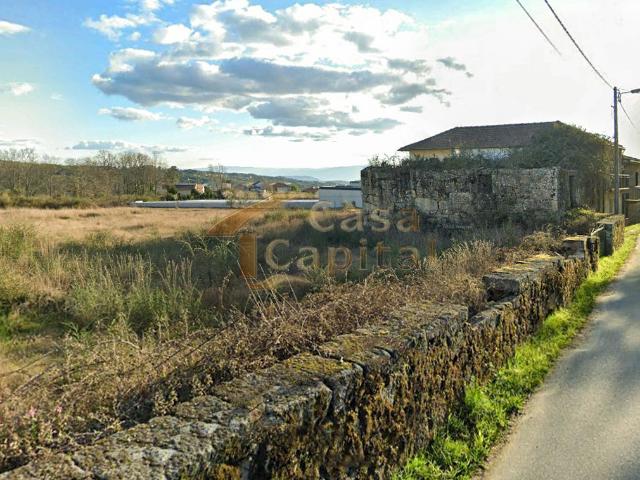 Moradia para reconstrução, com terreno