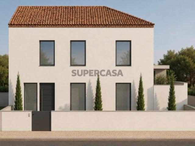 Moradia para reconstrução total com projeto de arquitetura aprovado