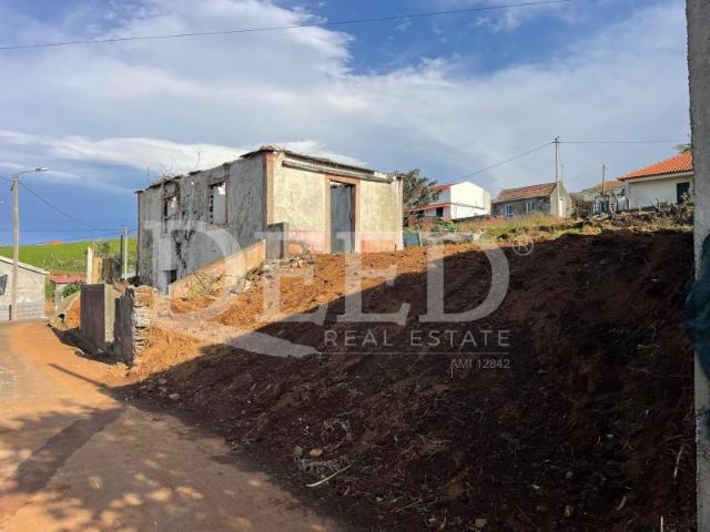 Moradia para reconstruir com Terreno na Ponta de Pargo