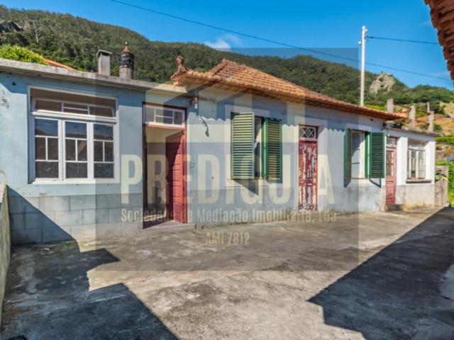 Moradia Para reconstruir Machico