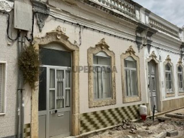 Moradia para reconstruir zona histórica de Olhão
