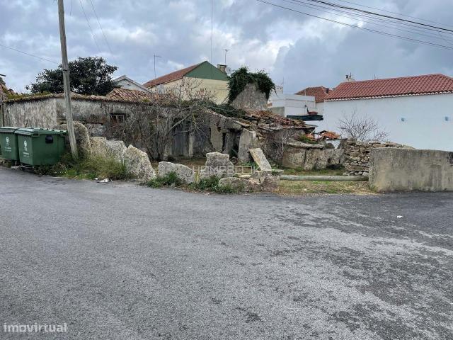 Lote de terreno misto com Moradia para reconstruir em Alvarinhos