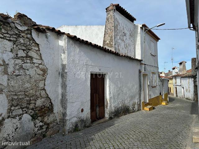 Moradia para Reconstruo no Centro de Gfete Portalegre Alto Alent