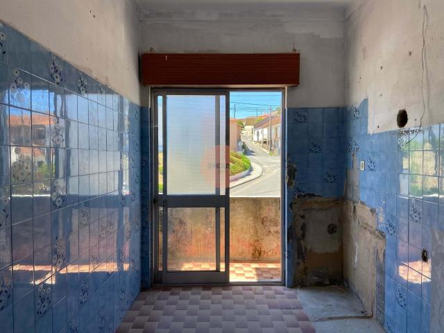 Moradia com 592 m² de Terreno | Espaço para Jardim e Piscina | A 10 Min das Caldas da Rainha