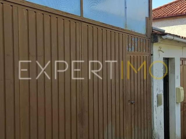 Moradia para recuperao em Vila Verde Vinhais, inserida.