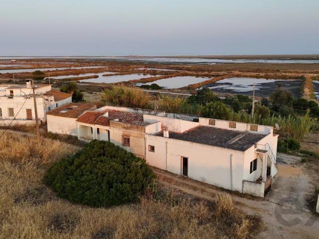 Moradia para Recuperar na Primeira Linha da Ria Formosa