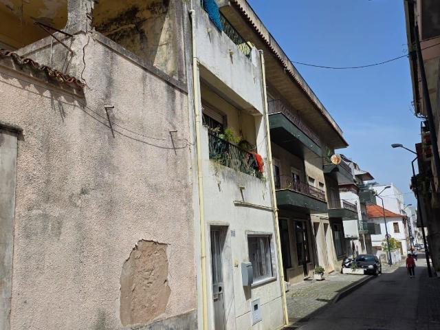 Moradia para recuperar no centro de Pombal Oportunidade de Investimento
