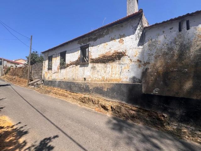 Moradia para Recuperar com Terrenos – São João de Ovar