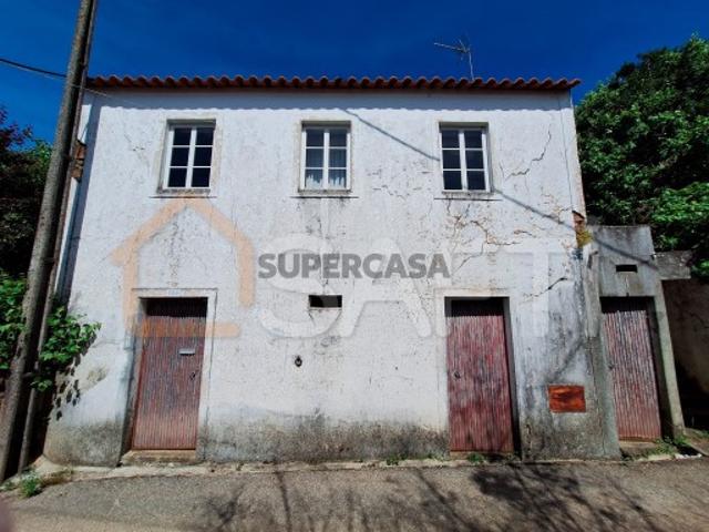 Moradia para recuperar com vista rio