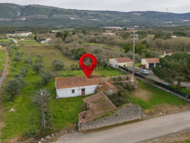 Moradia para recuperar com excelente lote de terreno