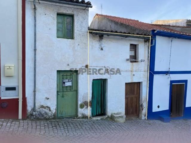 Moradia para recuperar em Montalvão