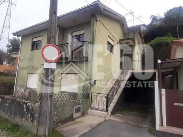 MORADIA PARA RECUPERAR EM AVINTES | 26084064043