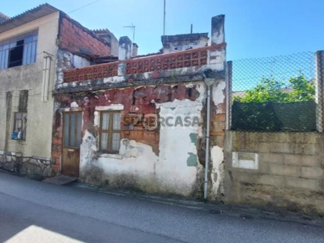 Moradia para recuperar em Amiais de Baixo a 1 h de Lisboa