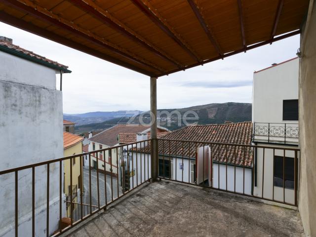 Moradia para Recuperar em Provesende – Coração do Douro Vinhateiro