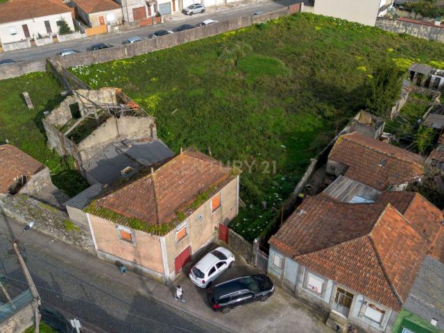 Moradia para Recuperar, em São Mamede de Infesta, a 2 min da Via Norte