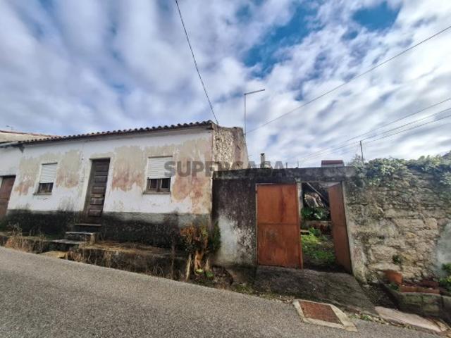 Moradia p/ Recuperar, em Peralva, Tomar