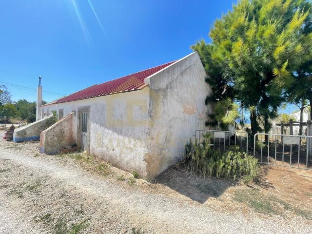 Moradia para recuperar vista norte Azoia Sesimbra