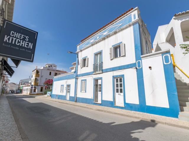 Moradia para remodelar, localizada no centro de Carvoeiro, Lagoa, Carvoeiro