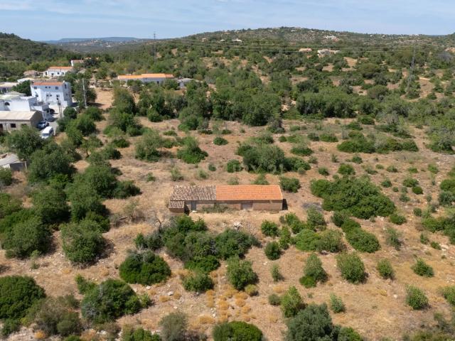 Moradia para Renovar Negociável a 5 Minutos de Albufeira