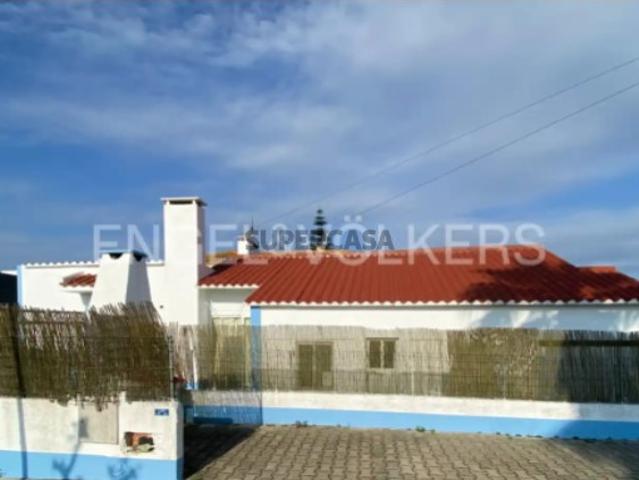 Moradia para renovar na Carrasqueira