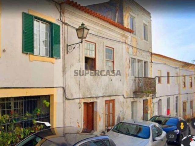 Moradia para requalificar | Centro da Vila Soure | T3 | Oportunidade para investimento